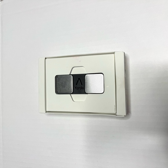 KardiaMobile Single-lead personal‎ EKG device - Picture 2 of 6